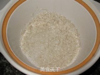 预防感冒——瘦肉香葱豆豉粥的做法步骤：2