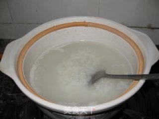 预防感冒——瘦肉香葱豆豉粥的做法步骤：2