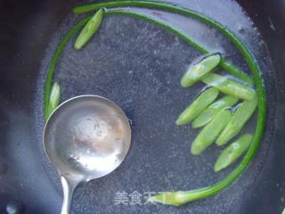 花开富贵：茄汁虾球的做法步骤：2