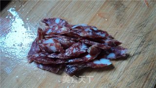 腊肠炒椰菜果的做法步骤：2