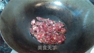 腊肠炒椰菜果的做法步骤：2