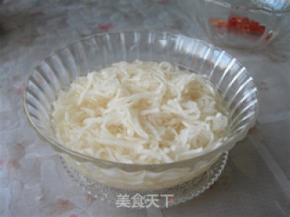 蜂蜜拌白萝卜的做法步骤：2