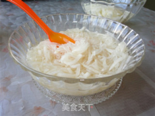蜂蜜拌白萝卜的做法步骤：2