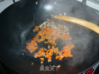 咸鱼鸡粒炒饭的做法步骤：3