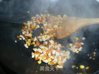 咸鱼鸡粒炒饭的做法步骤：3