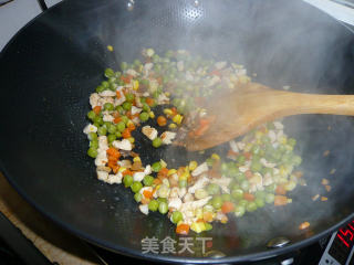 咸鱼鸡粒炒饭的做法步骤：3