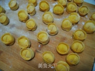 金银满盆--金银元宝饺子的做法步骤：5