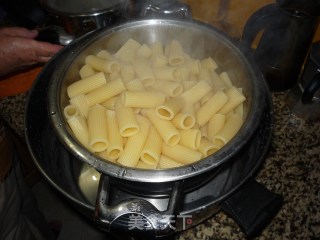 蔬菜炒通心粉的做法步骤：2