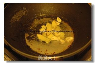 手撕鸡（电饭煲焗鸡之延伸，一鸡两吃）的做法步骤：2