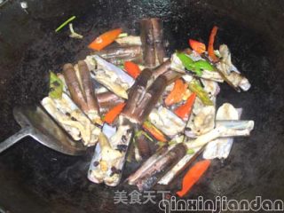 豉椒炒蛏子王的做法步骤：2