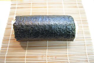 【MOMO年夜菜】花开富贵 玫瑰花寿司三文鱼刺身拼盘的做法步骤：6