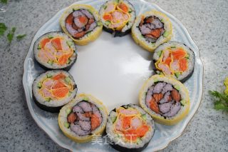 【MOMO年夜菜】花开富贵 玫瑰花寿司三文鱼刺身拼盘的做法步骤：6