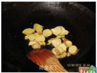 香菇焖烧鸭的做法步骤：2