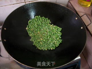 豌豆肉丁的做法步骤：2