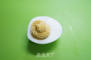 【MOMO年夜菜】吉星高照 鲑鱼籽镶嵌鸡蛋沙拉的做法步骤：4