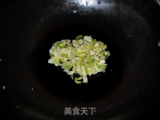 香肠小炒的做法步骤：2