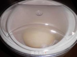 改变色彩-----双色金玉豆沙包的做法步骤：4