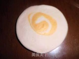 改变色彩-----双色金玉豆沙包的做法步骤：4