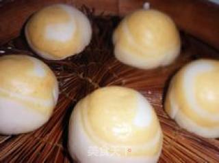改变色彩-----双色金玉豆沙包的做法步骤：4