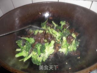蒜爆西兰花的做法步骤：2