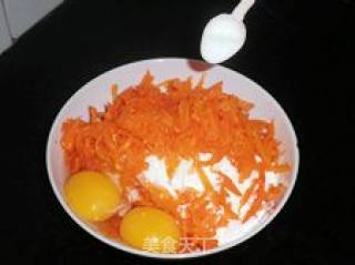 豆渣巧利用------豆渣南瓜蛋饼的做法步骤：3