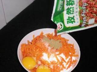 豆渣巧利用------豆渣南瓜蛋饼的做法步骤：3