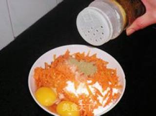 豆渣巧利用------豆渣南瓜蛋饼的做法步骤：3