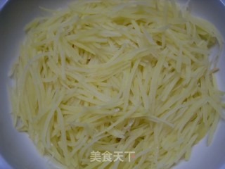 土豆丝鸡蛋煎饼的做法步骤：3