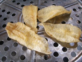 美容汤花胶炖鸡---附（干鱼肚）的泡发方法的做法步骤：2