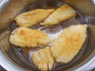 美容汤花胶炖鸡---附（干鱼肚）的泡发方法的做法步骤：2