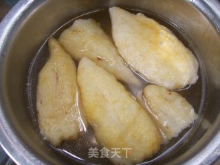美容汤花胶炖鸡---附（干鱼肚）的泡发方法的做法步骤：2