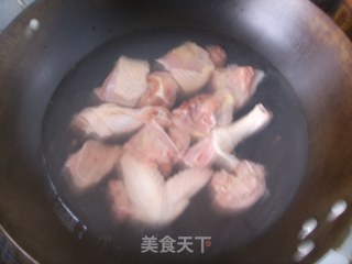 美容汤花胶炖鸡---附（干鱼肚）的泡发方法的做法步骤：2