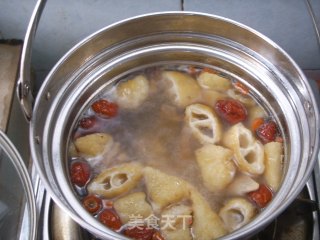 美容汤花胶炖鸡---附（干鱼肚）的泡发方法的做法步骤：2