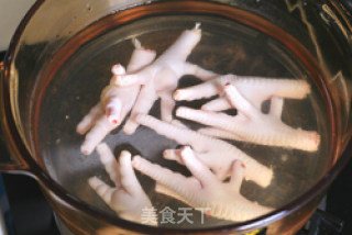 腊八豆蒸凤爪的做法步骤：2