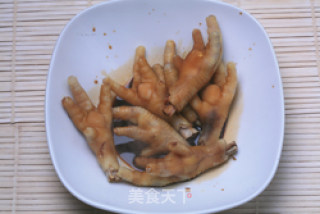 腊八豆蒸凤爪的做法步骤：2