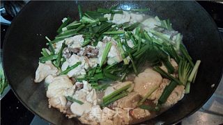 韭菜虾酱豆腐的做法步骤：2