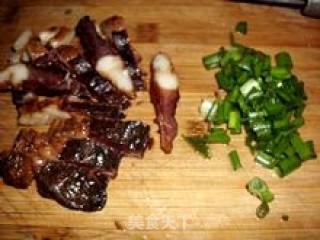 腊肉炒包菜的做法步骤：2