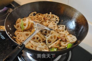 私房肉炒藕的做法步骤：2