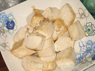 香肠炒豆腐的做法步骤：3