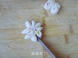蒸蒸日上：菊花卷的做法步骤：3