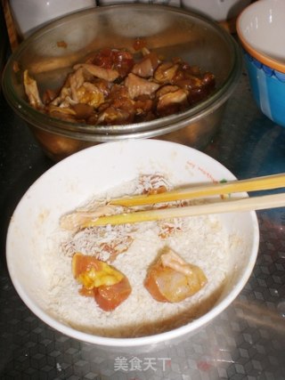 金银满盆——酸甜凤梨咖喱鸡的做法步骤：2