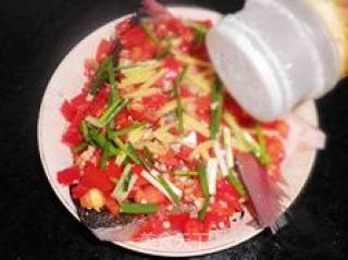 食欲大增的-----剁椒鱼头的做法步骤：3