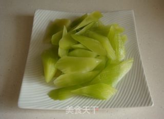 莴笋版腌笃鲜的做法步骤：2