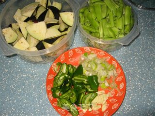 茄子烧豆角的做法步骤：2