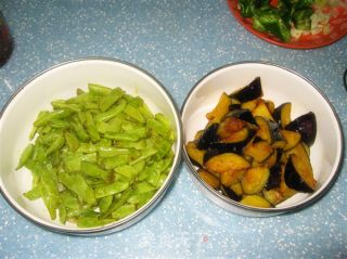 茄子烧豆角的做法步骤：2