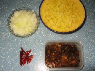 咖喱土豆鸡肉饭的做法步骤：2