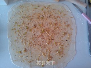 层层叠叠葱花饼的做法步骤：2
