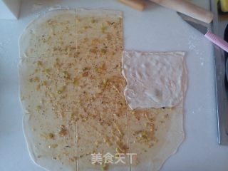 层层叠叠葱花饼的做法步骤：2