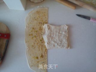 层层叠叠葱花饼的做法步骤：2