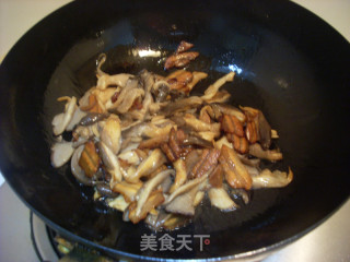 蘑菇炒肉片的做法步骤：3